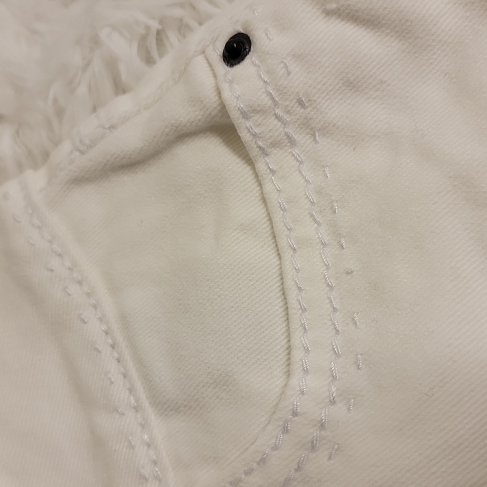 Rue 21 White Cuffed Shorts Size 1/2 Excellent Condition NWOT - Picture 3 of 13